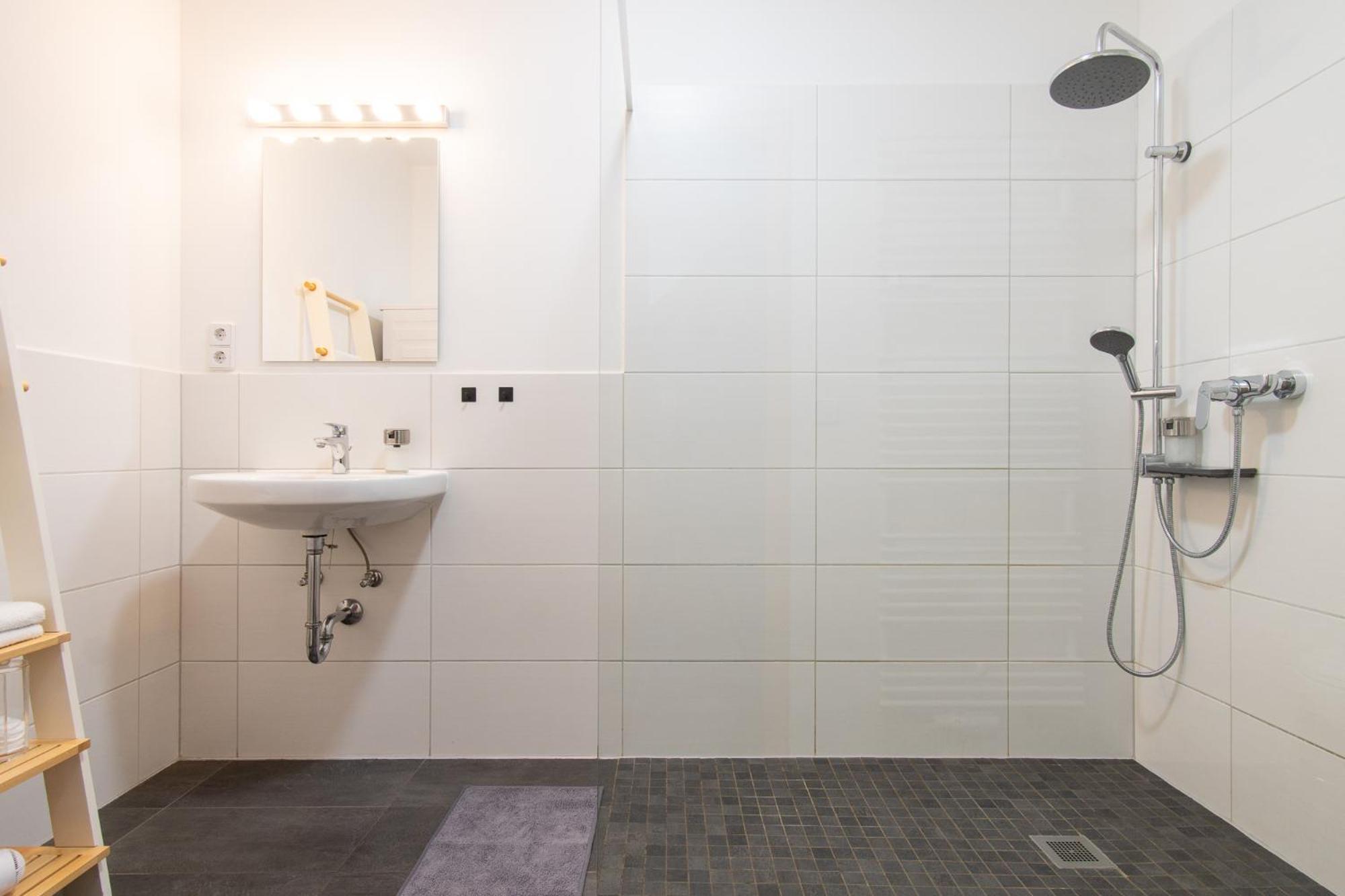 ארפורט Luxurioeses Apartment, 10Min Innenstadt, Parkplatz מראה חיצוני תמונה